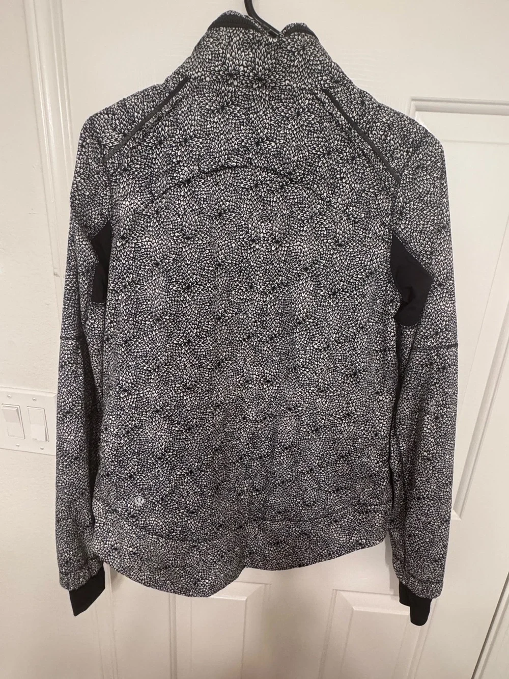 Lululemon spring forward jacket plush petal black ghost size 6
